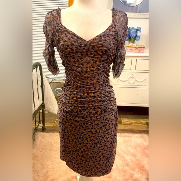 Beautiful 2-piece top and skirt, ruched to flatter your curves, floral, comfy! M - Picture 7 of 12